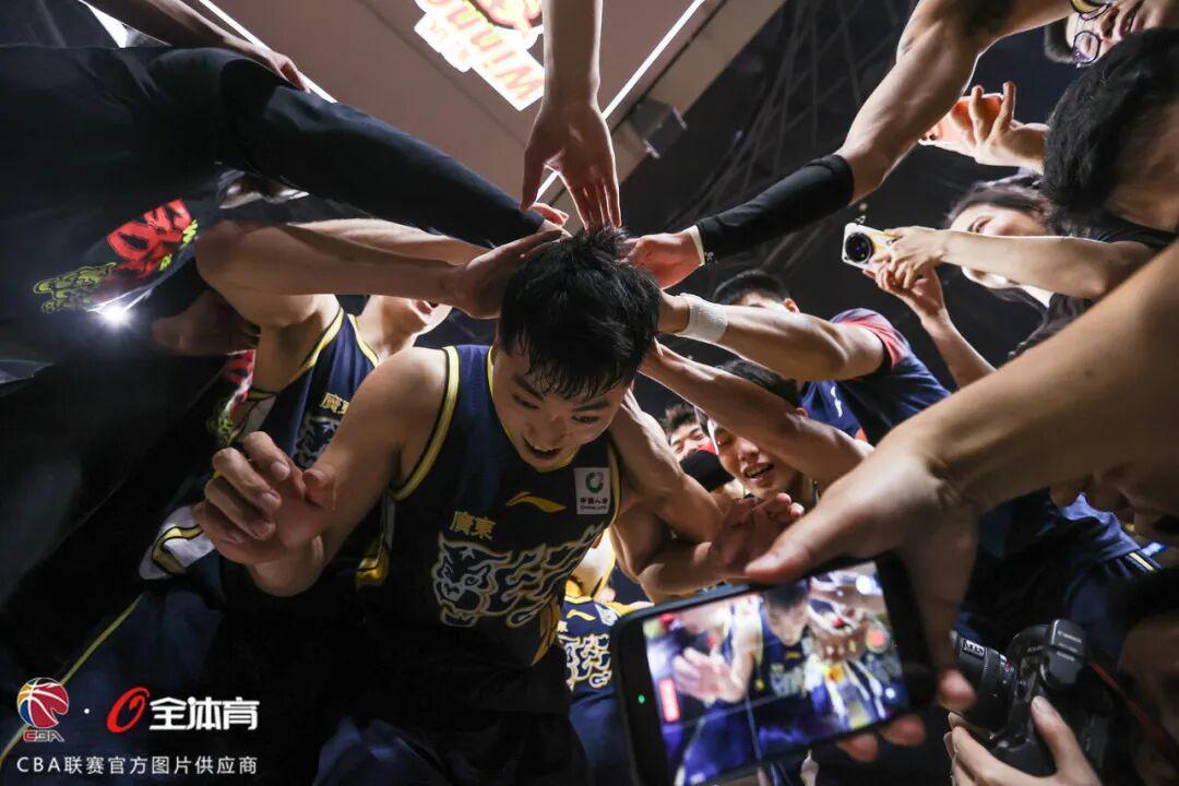 华体会体育app下载-加时绝杀！广东主场19记三分杀回北京